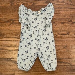 Vignette Ruffle sleeve romper. 12 months. Like new